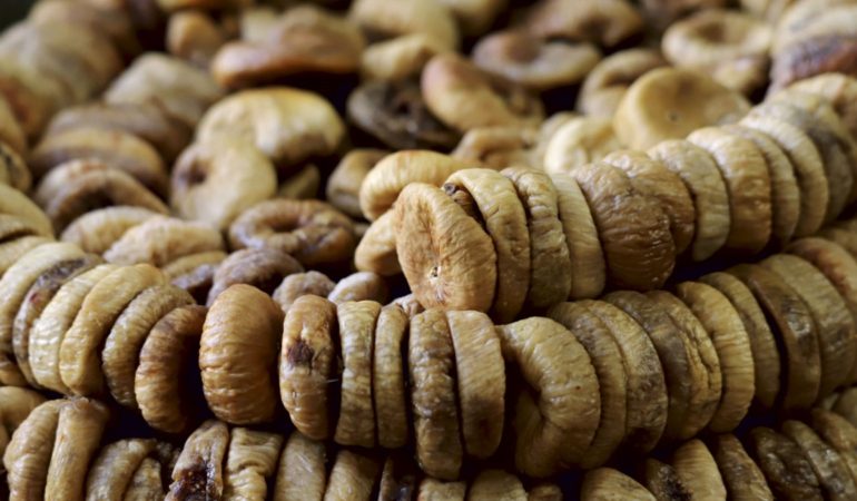 Ege Bölgesi kuru incir ihracatı rakamları açıklandı. Kuru incirde 369 milyon dolarlık tarihi rekor geldi.