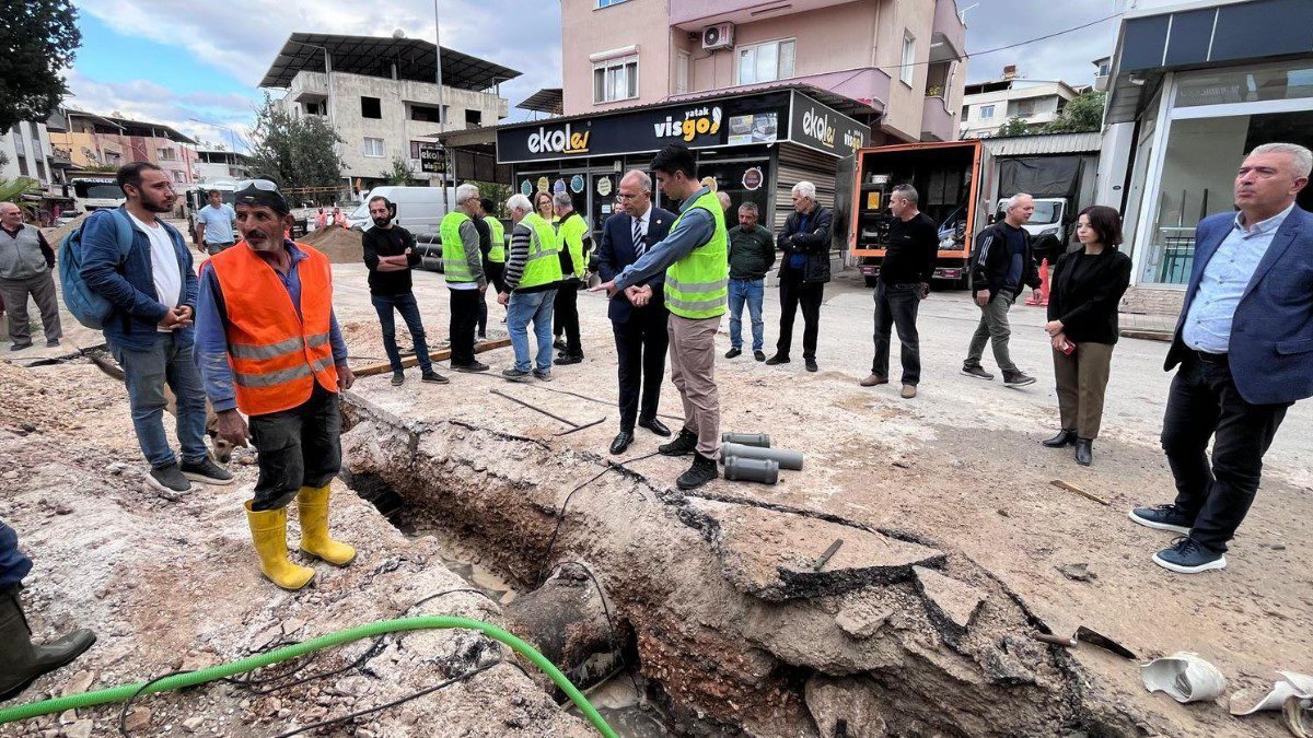 İzmir Gaziemir Sarnıç Mahallesi 75 kilometrelik içme suyu şebeke ve hattı projesi 205 milyon liralık yatırımla başladı.