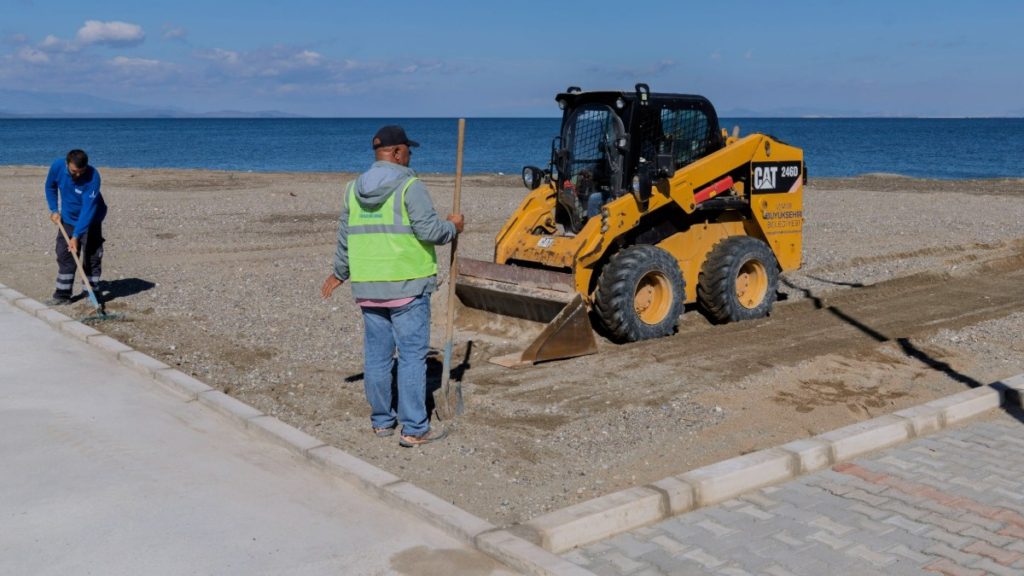 Güzelbahçe’ye 2 bin metrekarelik denize sıfır plaj ve sosyal tesis yapılıyor.