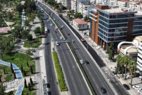 İzmir Aliağa’dan Bayındır’a, Karşıyaka’dan Buca’ya kentin 30 ilçesinde yollar yenilenmeye devam ediyor.