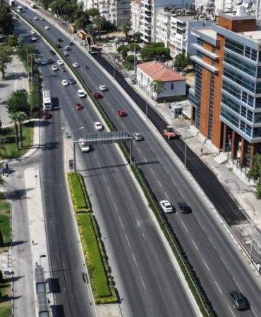 İzmir Aliağa’dan Bayındır’a, Karşıyaka’dan Buca’ya kentin 30 ilçesinde yollar yenilenmeye devam ediyor.