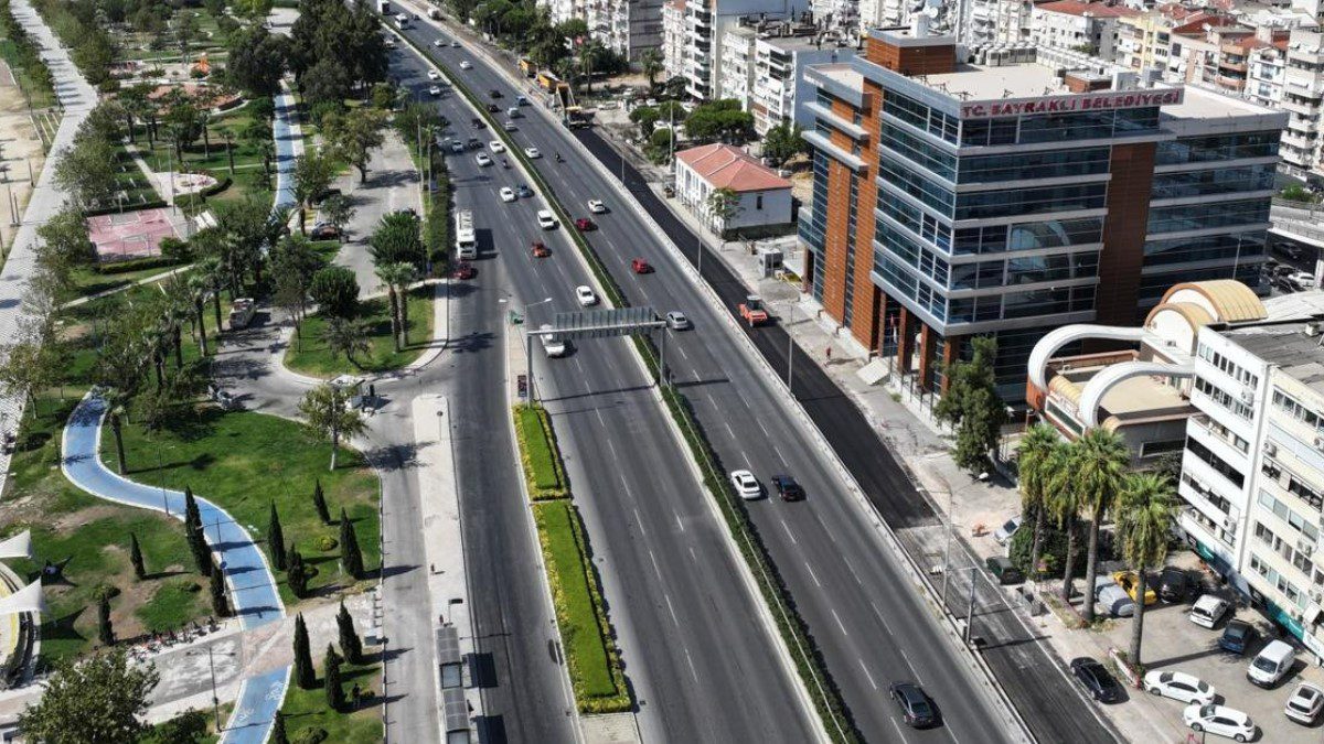 İzmir Aliağa’dan Bayındır’a, Karşıyaka’dan Buca’ya kentin 30 ilçesinde yollar yenilenmeye devam ediyor.
