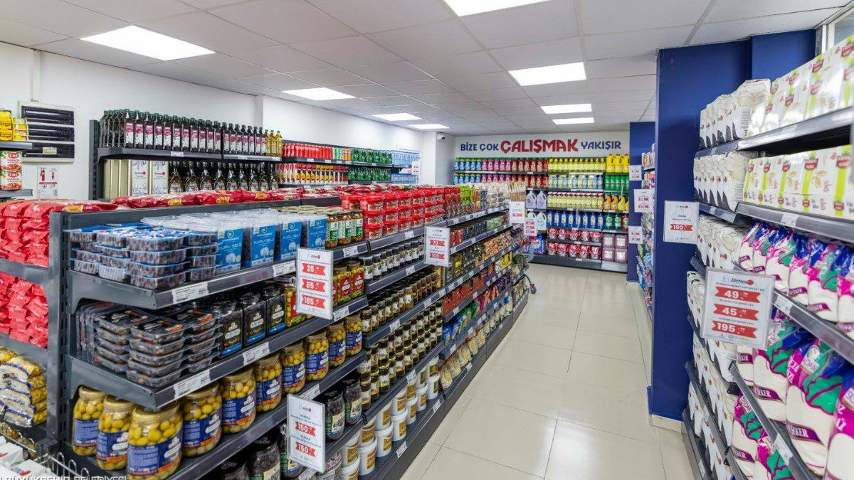 İzmir tanzim satış mağazası İZMAR’ın 12’nci şubesi Torbalı Ayrancılar’da hizmete açıldı.