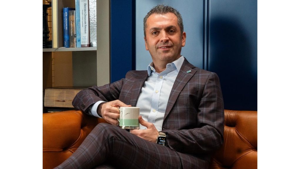 İzmir Kadın Hastalıkları ve Doğum Uzmanı Op. Dr. Vedat Uluğ