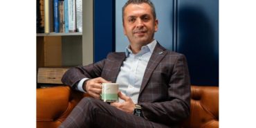 İzmir Kadın Hastalıkları ve Doğum Uzmanı Op. Dr. Vedat Uluğ