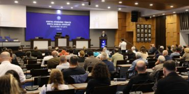 Riskli yapıların dönüşümü için hayata geçirilen İklim ve Afetlere Dayanıklı Şehirler projesinin pilot ili İzmir’de 36 onaylı 145 proje için bugüne kadar 1,5 milyar TL’nin üzerinde kredi kullandırıldı.