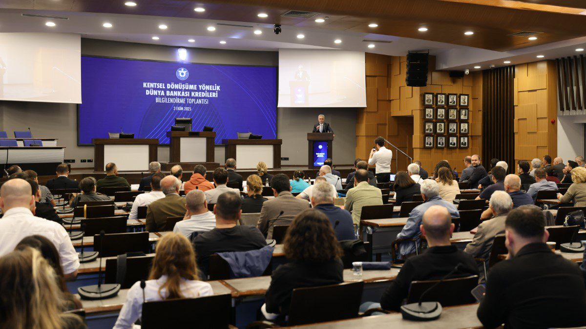 Riskli yapıların dönüşümü için hayata geçirilen İklim ve Afetlere Dayanıklı Şehirler projesinin pilot ili İzmir’de 36 onaylı 145 proje için bugüne kadar 1,5 milyar TL’nin üzerinde kredi kullandırıldı.