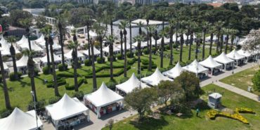 İZKİTAPFEST İzmir Kitap Fuarı 2025 Kültürpark’ta başlıyor. Kültürpark 10 gün boyunca kitap, edebiyat ve müzik ile dolu olacak.