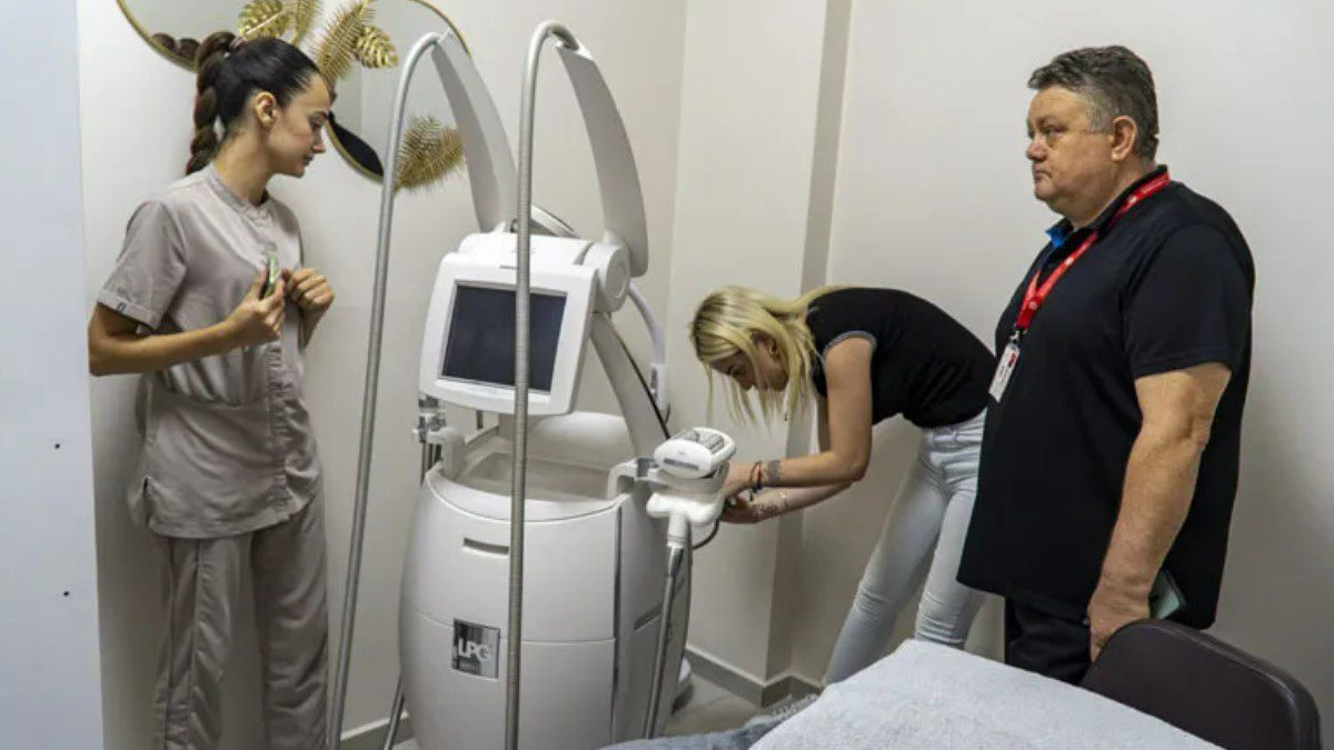 İzmir Karşıyaka’da güzellik salonları sıkı bir denetimden geçirildi.