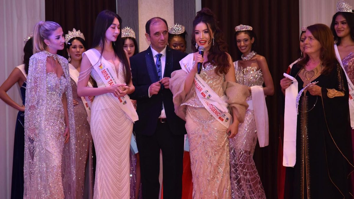 Serra Sultan Sayar, Miss Freedom of the World 2025 yarışmasında Grand Prix ödülünü kazandı ve “Dünya Güzeli” seçildi.