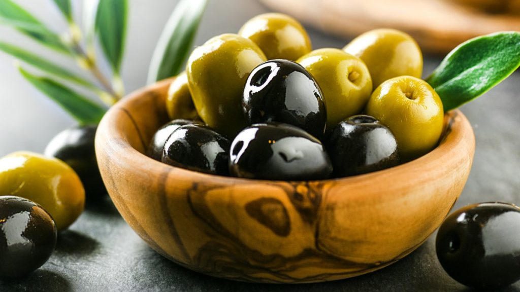 Ege Bölgesi’nden sofralık zeytin ihracatında 255 milyon dolarlık tarihi rekor geldi.