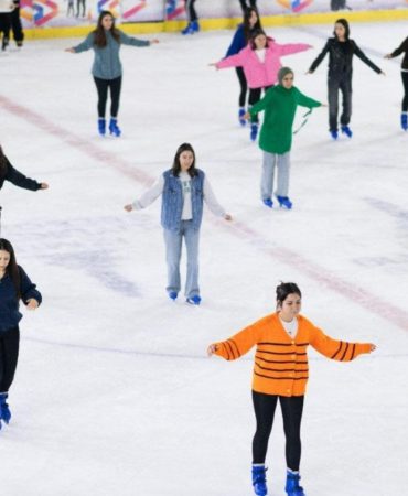 Bornova Buz Sporları Salonu yeni dönemi başladı