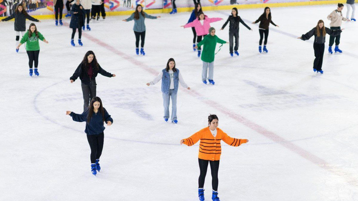 Bornova Buz Sporları Salonu yeni dönemi başladı