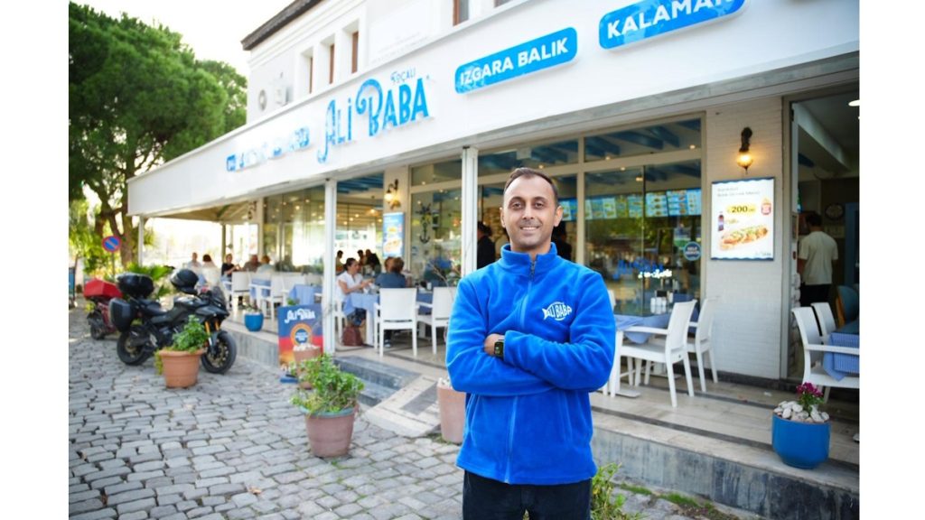 Foçalı Ali Baba, balık ekmek kültürünü “fırından sıcak, tavadan taze” anlayışıyla değiştiriyor.