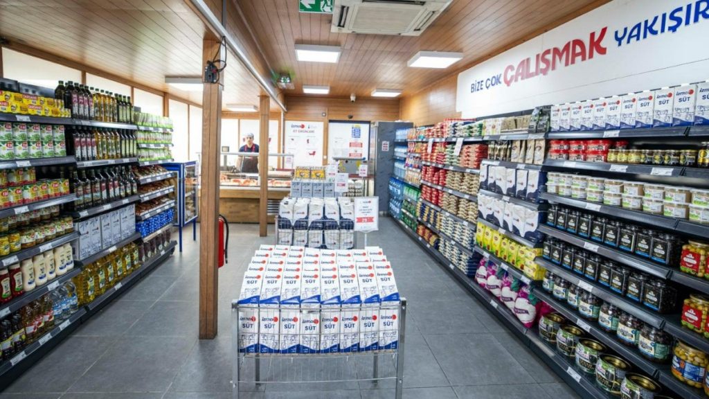 İzmir İzmar Market Buca Yenigün Gediz şubeleri açıldı