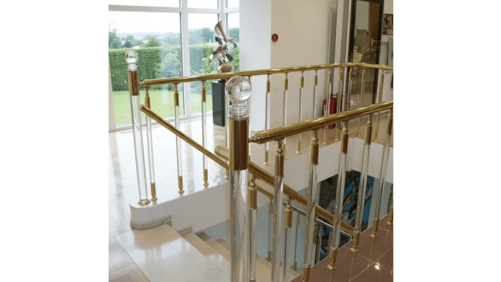 Pirinç Küpeşteler ile Merdivenlerin Zarafeti ve Fonksiyonelliği