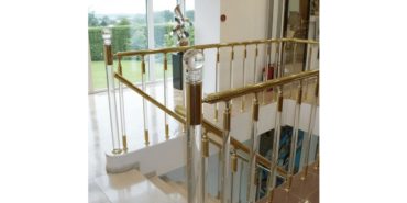 Pirinç Küpeşteler ile Merdivenlerin Zarafeti ve Fonksiyonelliği