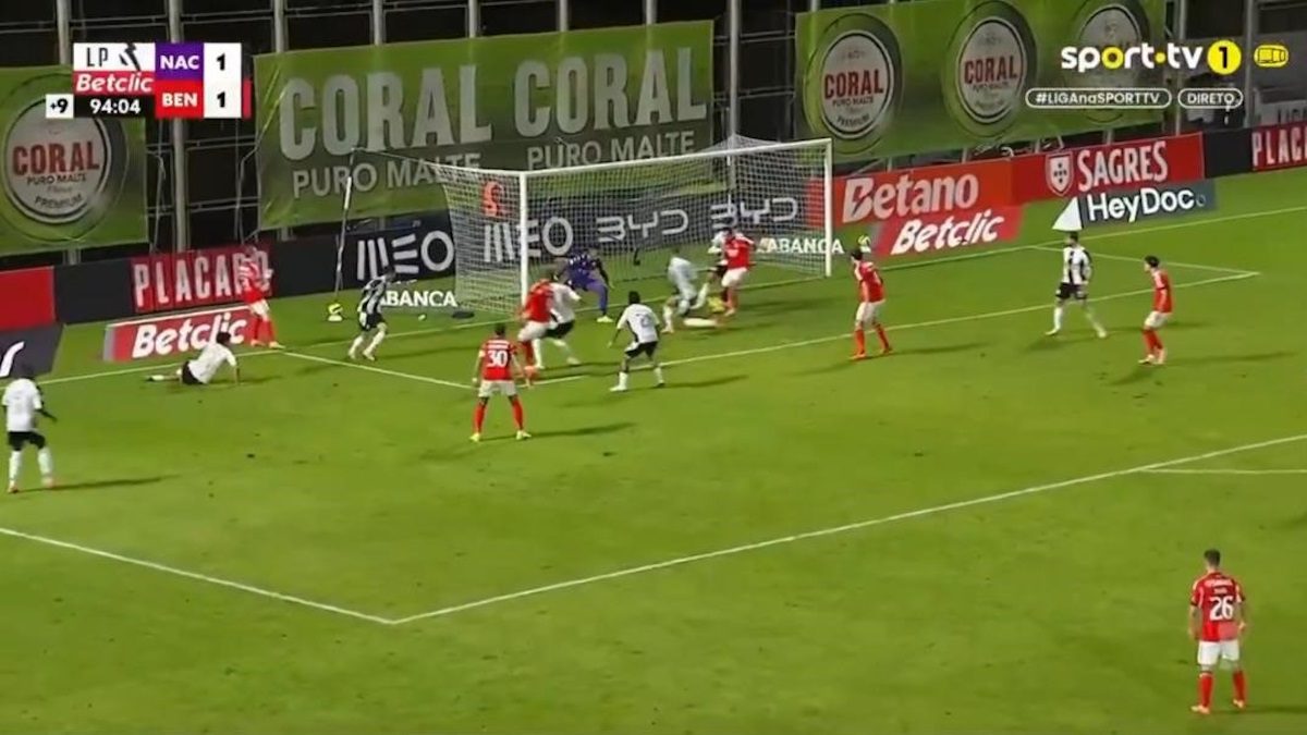 Jose Mourinho son dakikada kazandı! Önce dil çıkardı sonra topu fırlattı...