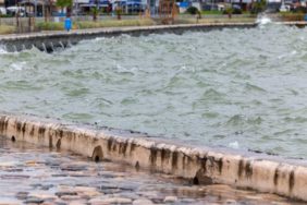 İzmir’de deniz taşmasının nedeni “bileşik kaplar” etkisi