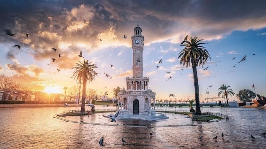 İzmir'de Dijital Hizmet Sektörü Büyümeye Devam Ediyor