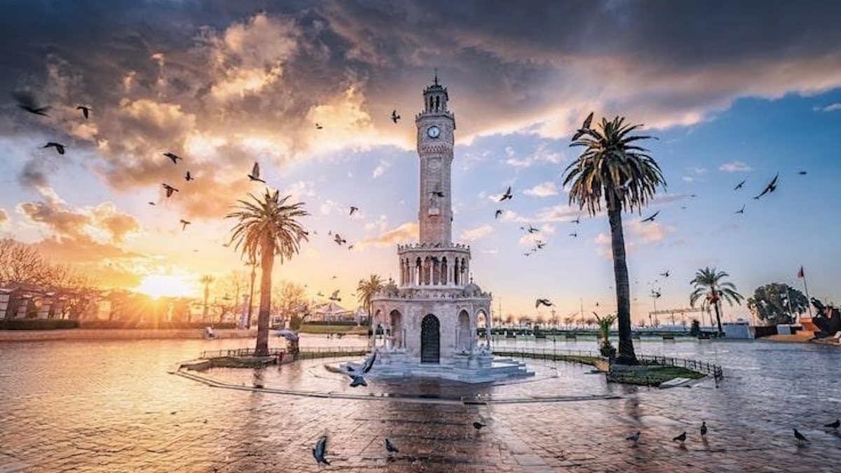 İzmir'de Dijital Hizmet Sektörü Büyümeye Devam Ediyor