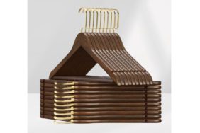 Toptan Ahşap Askı: Mağazalar İçin Şık ve Dayanıklı Askı Çözümleri