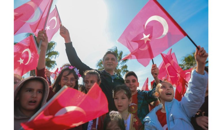 Aliağa’da 23 Nisan Çocuk Bayramı Coşkuyla Kutlandı