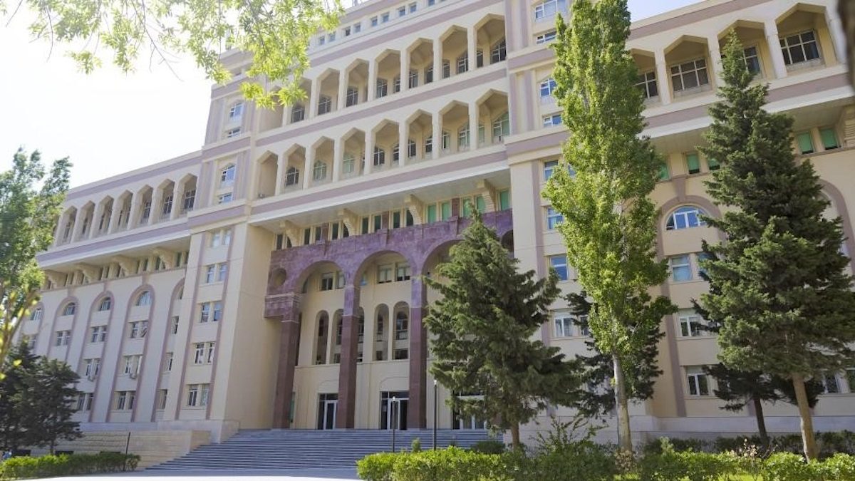 Azerbaycan Tıp Kayıt Süreci 2026: Yerleşme Koşulları ve İngilizce Eğitim