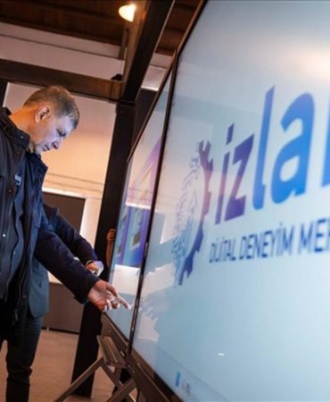 Biri Açıldı Diğeri Yolda