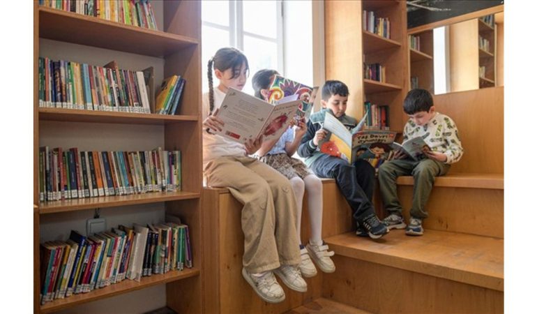 Bu Kütüphane Sadece Çocuklar İçin