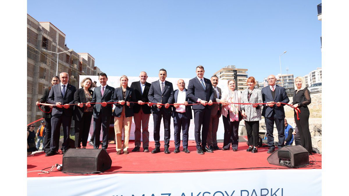 Çiğli’de Yılmaz Aksoy Parkı Coşkulu Törenle Açıldı