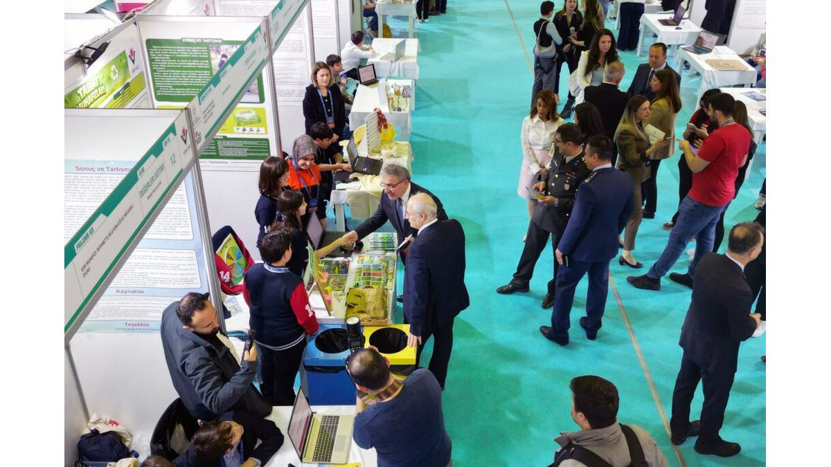 DEÜ Ev Sahipliğinde TÜBİTAK 2204-b Ortaokul Öğrencileri Araştırma Projeleri Yarışmaları İzmir Bölge Sergisi Açıldı