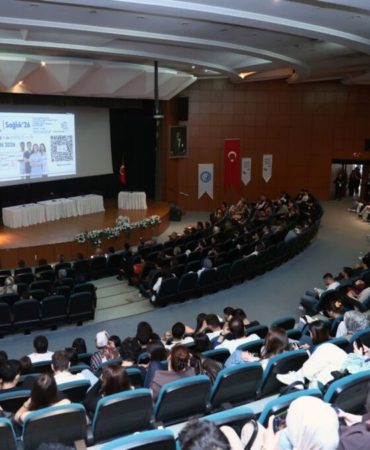 DEÜ Sağlık’26 Kariyer Zirvesi Başladı
