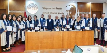 Ege Üniversitesi Senatosunda Başarılı Akademisyenler ve Birimler Ödüllendirildi