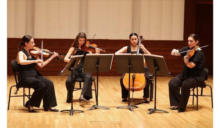 İzmir Oda Orkestrası Yine Ayakta Alkışlandı