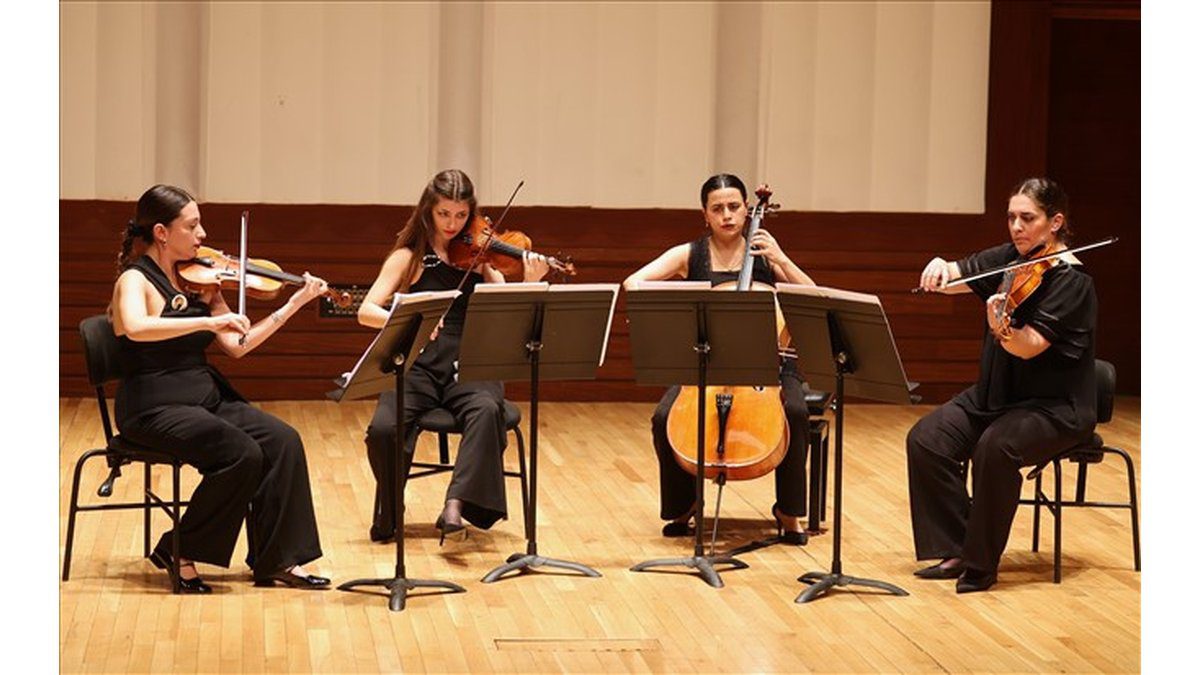 İzmir Oda Orkestrası Yine Ayakta Alkışlandı