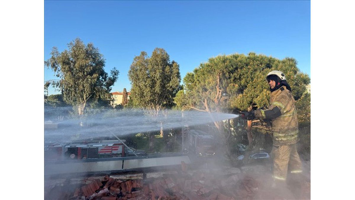 İzmir’de İtfaiyenin Hızlı Müdahalesi Faciayı Önledi
