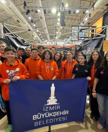 İzmirli Gençlerden Uluslararası Arenada Teknoloji Zaferi