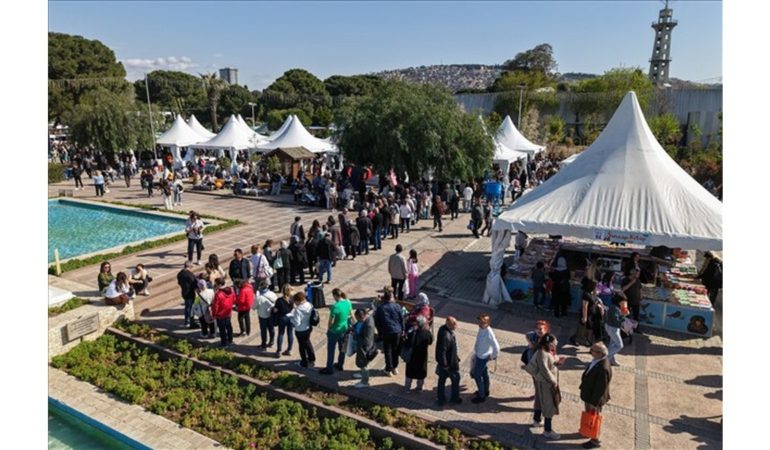 İzmirliler İzkitap’a Akın Etti