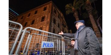 Meslek Fabrikası Önünde Gece Nöbeti