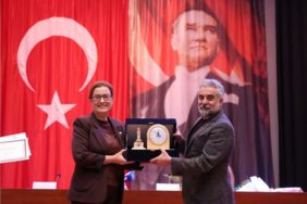 Şair Ve Yazar Ali Ayçil Deü’lü Öğrencilerle Buluştu