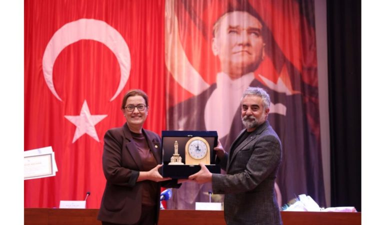 Şair Ve Yazar Ali Ayçil Deü’lü Öğrencilerle Buluştu