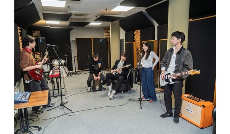 Stüdyo Kültürpark Kazakistanlı Müzik Grubuna Kapılarını Açtı