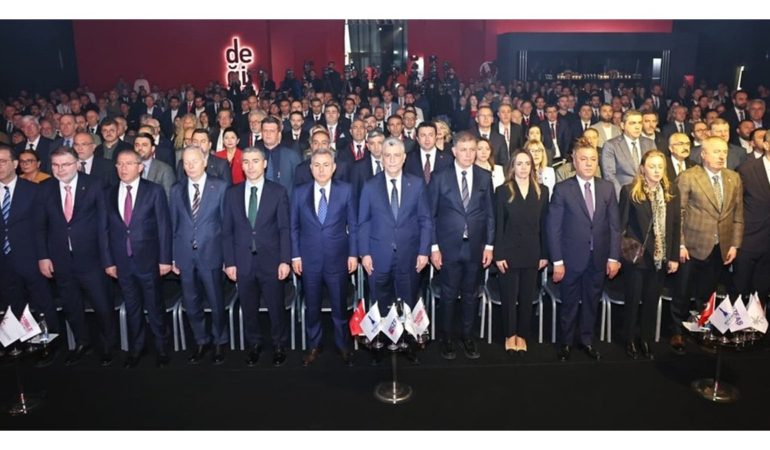 Ticaret Bakanı Ömer Bolat, İzmir'de Fuar Açılışına Katıldı