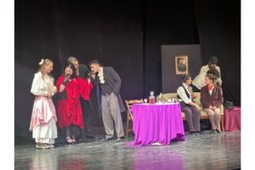 Üniversiteliler Tiyatroda Buluştu