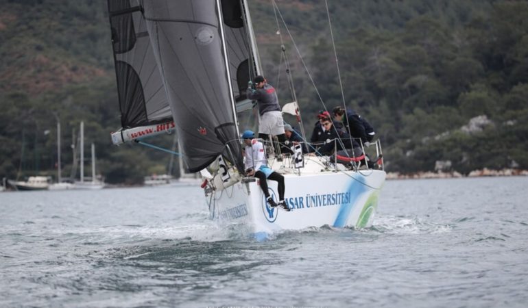 İzmir Jimmy Key Universal Yelken Yarışlarını Yaşar Üniversitesi Yelken Takımı Kazandı