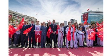 Her Yer Türk Bayrağı, Her Yer Atatürk