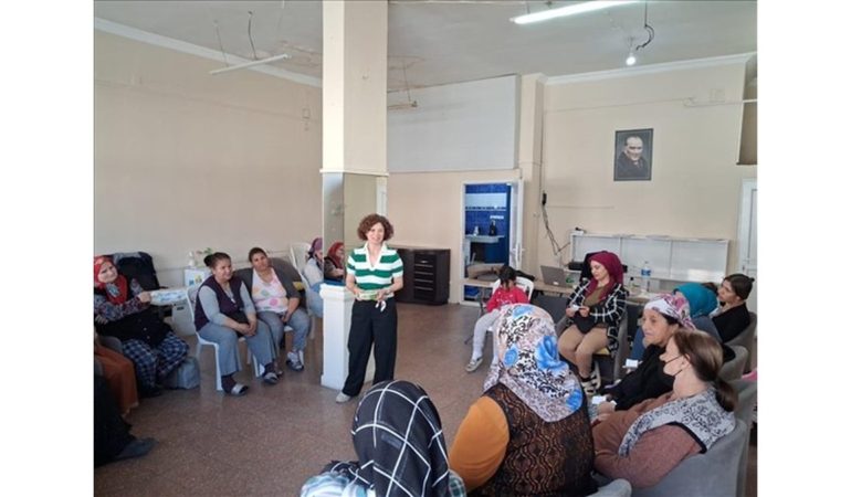 Kadın Sağlığı Seminerleri İzmir Genelinde Yaygınlaşıyor