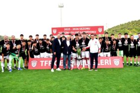 İzmir'de Yapılan U16 Gelişim Ligi Şampiyonu Beşiktaş Oldu