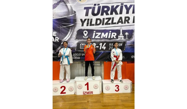 Aliağalı Karateciler Ege Ligi'nden 12 Madalya İle Döndü